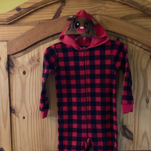 Kids PJ’s & Presenta red black hooded reindeer one piece pajamas size 4/5 - Picture 2 of 6